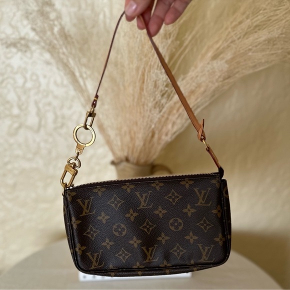 Louis Vuitton Pouchette with Key Holder - Picture 1 of 8